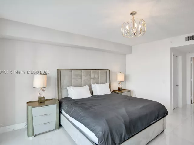 2-bedroom condo for sale in Sunny Isles Beach - 330 Sunny Isles Blvd 5-1204 - MondialRealty