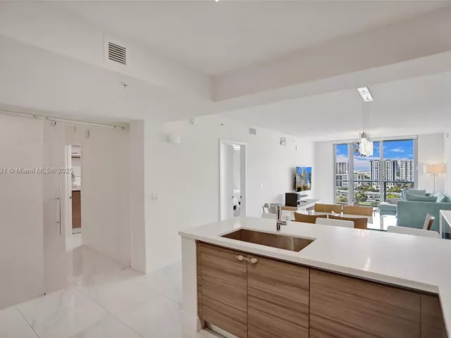 2-bedroom condo for sale in Sunny Isles Beach - 330 Sunny Isles Blvd 5-1204 - MondialRealty