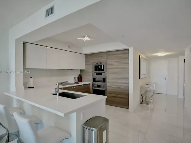 2-bedroom condo for sale in Sunny Isles Beach - 330 Sunny Isles Blvd 5-1204 - MondialRealty