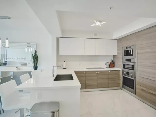 2-bedroom condo for sale in Sunny Isles Beach - 330 Sunny Isles Blvd 5-1204 - MondialRealty