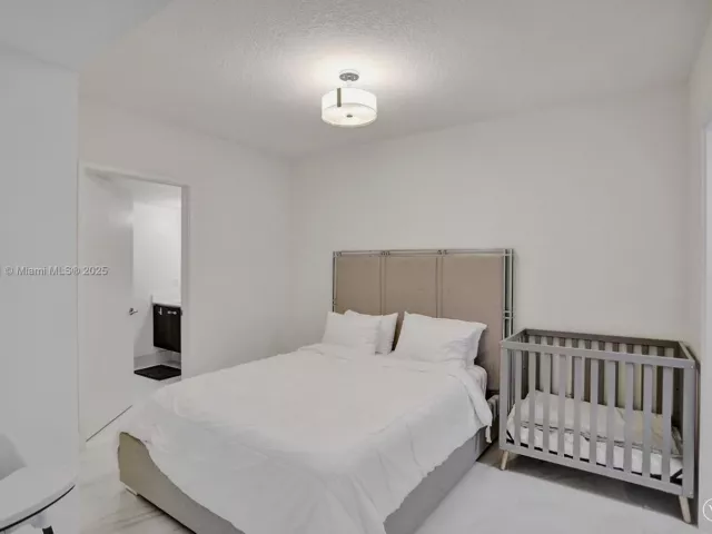 2-bedroom condo for sale in Sunny Isles Beach - 330 Sunny Isles Blvd 5-1204 - MondialRealty