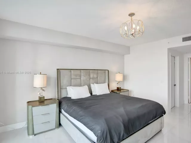 2-bedroom condo for sale in Sunny Isles Beach - 330 Sunny Isles Blvd 5-1204 - MondialRealty