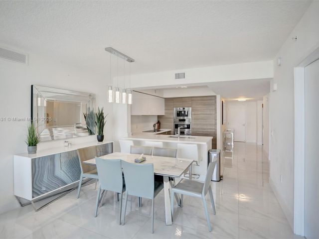 Apartment for sale  Unit #5-1204 - photo 6488279