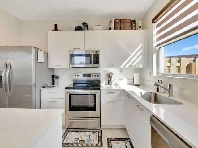 Home for rent at 12227 NW 23rd Path - photo 6506130