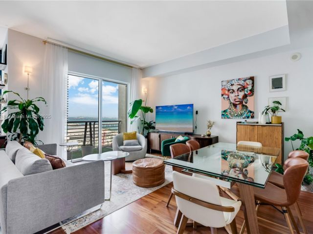 1-bedroom condo for sale in Miami - 234 NE 3rd St LPH06 - MondialRealty