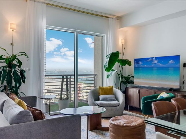 1-bedroom condo for sale in Miami - 234 NE 3rd St LPH06 - MondialRealty