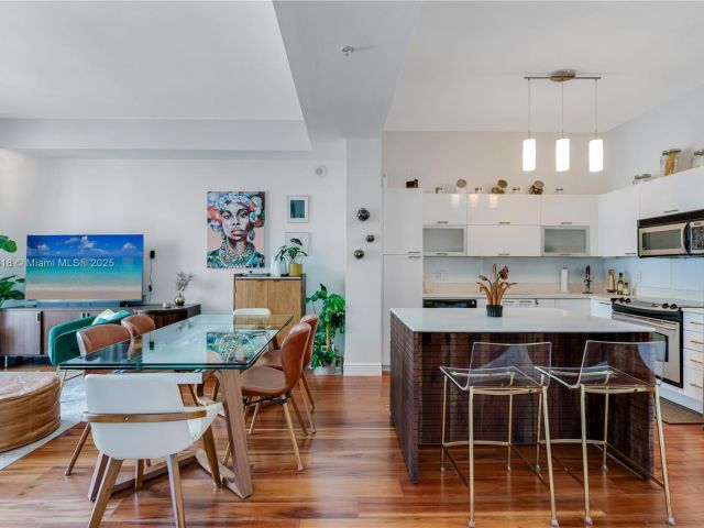 1-bedroom condo for sale in Miami - 234 NE 3rd St LPH06 - MondialRealty