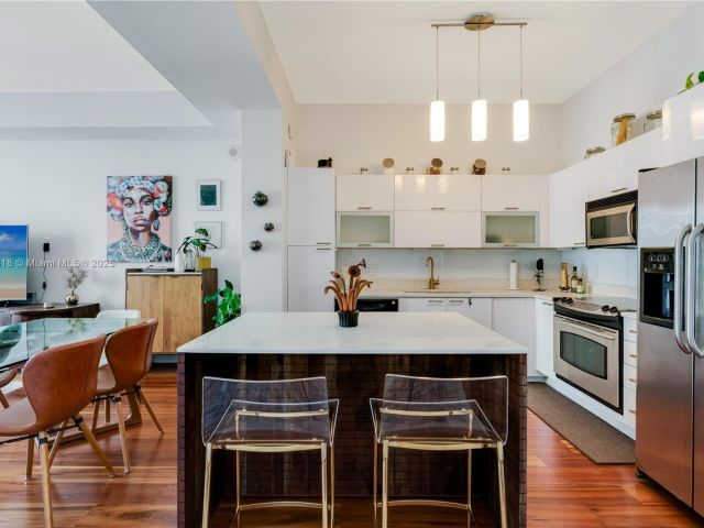 1-bedroom condo for sale in Miami - 234 NE 3rd St LPH06 - MondialRealty