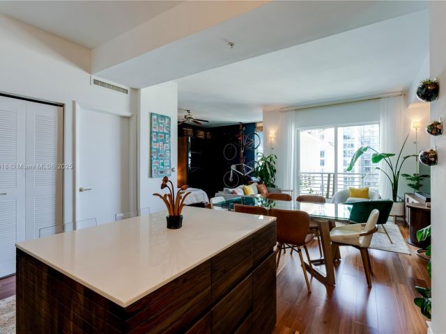 1-bedroom condo for sale in Miami - 234 NE 3rd St LPH06 - MondialRealty