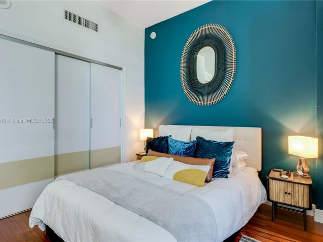 1-bedroom condo for sale in Miami - 234 NE 3rd St LPH06 - MondialRealty