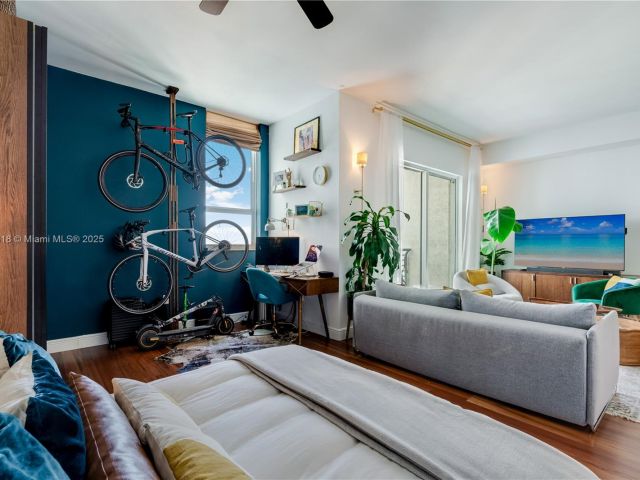 1-bedroom condo for sale in Miami - 234 NE 3rd St LPH06 - MondialRealty
