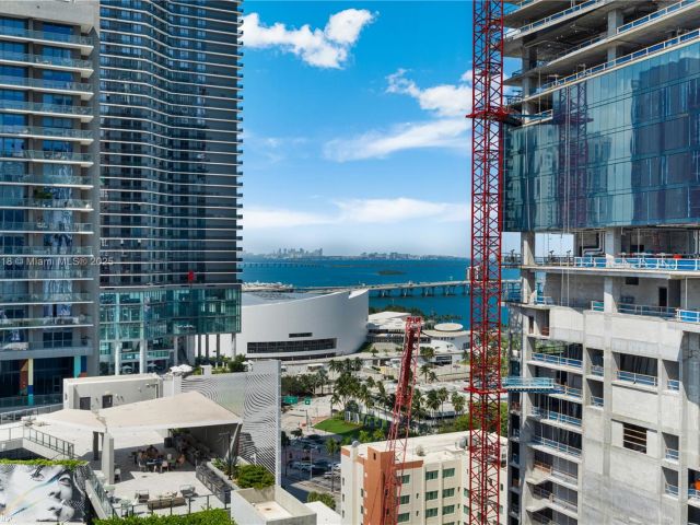 1-bedroom condo for sale in Miami - 234 NE 3rd St LPH06 - MondialRealty