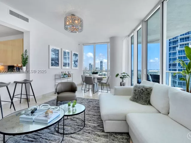 2-bedroom condo for sale in Miami Beach - 100 S Pointe Dr 2208 - MondialRealty