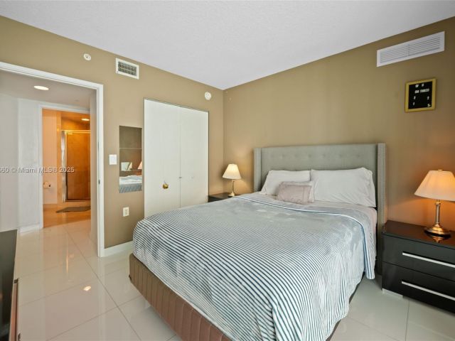 Apartment for rent  Unit #1-1101 - photo 6488640