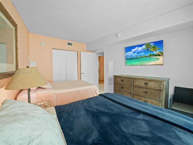 Apartment for rent  Unit #1-1101 - photo 6488642