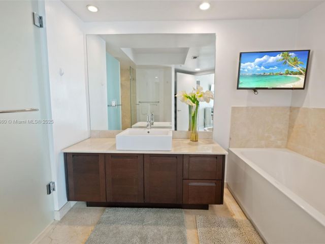 Apartment for rent  Unit #1-1101 - photo 6488645