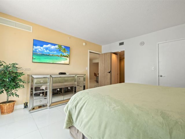 Apartment for rent  Unit #1-1101 - photo 6488647