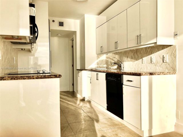 Apartment for rent  Unit #712 - photo 6498512