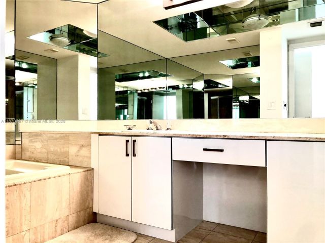 Apartment for rent  Unit #712 - photo 6498521