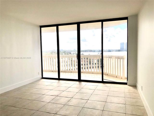 Apartment for rent  Unit #712 - photo 6498524