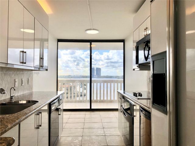 Apartment for rent  Unit #712 - photo 6498525