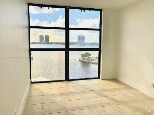 2-bedroom condo for rent in Aventura - 1000 W Island Blvd 712 - MondialRealty