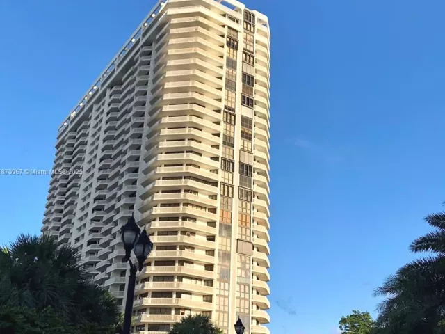 2-bedroom condo for rent in Aventura - 1000 W Island Blvd 712 - MondialRealty