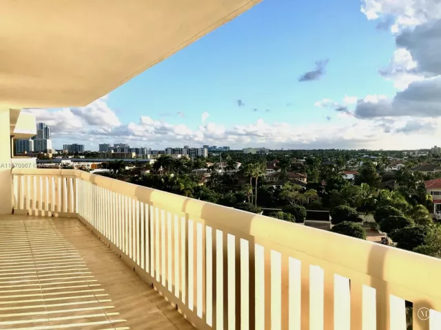 2-bedroom condo for rent in Aventura - 1000 W Island Blvd 712 - MondialRealty