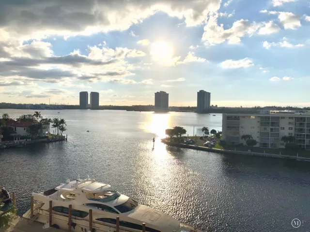 2-bedroom condo for rent in Aventura - 1000 W Island Blvd 712 - MondialRealty