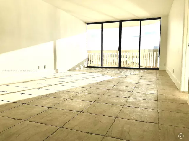 2-bedroom condo for rent in Aventura - 1000 W Island Blvd 712 - MondialRealty