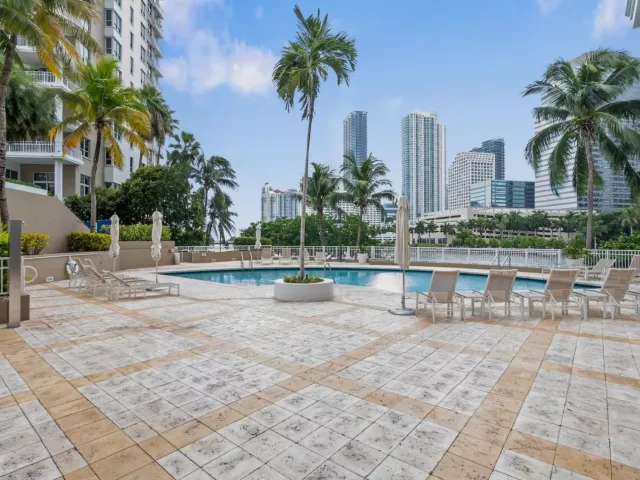 3-bedroom condo for sale in Miami - 801 Brickell Key Boulevard 2903 - MondialRealty