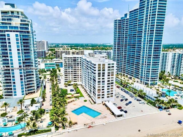 1-bedroom condo for rent in Hollywood - 3505 S Ocean Dr 911 - MondialRealty