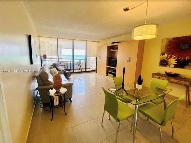 1-bedroom condo for rent in Hollywood - 3505 S Ocean Dr 911 - MondialRealty