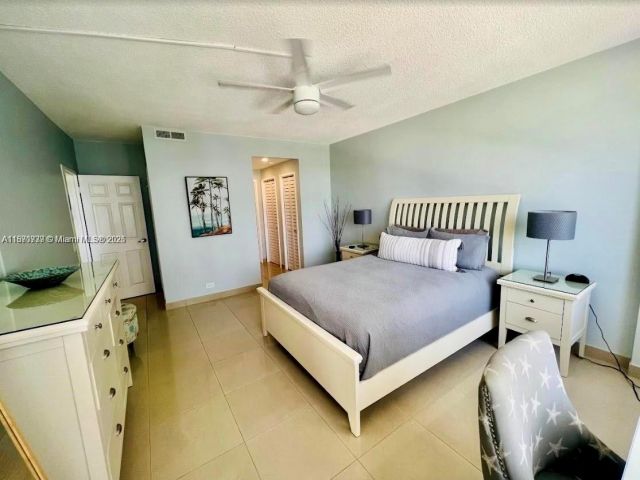 1-bedroom condo for rent in Hollywood - 3505 S Ocean Dr 911 - MondialRealty