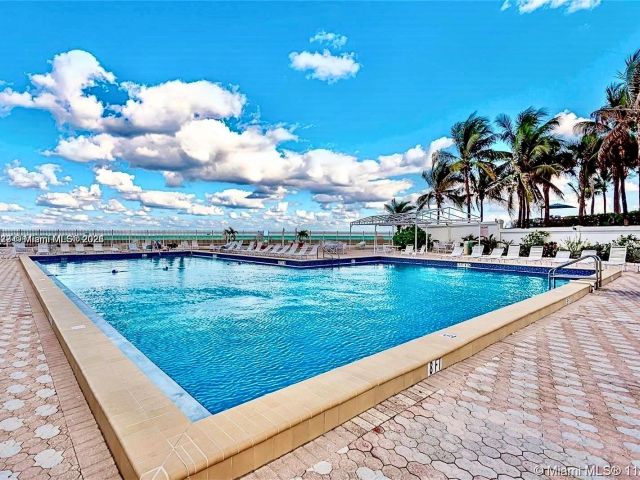 1-bedroom condo for rent in Hollywood - 3505 S Ocean Dr 911 - MondialRealty