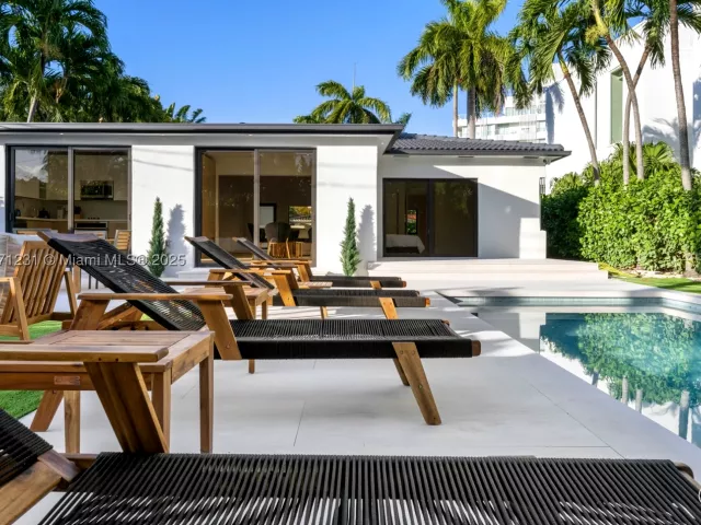 3-bedroom home for sale in Miami Beach - 900 W 47th Ct - MondialRealty