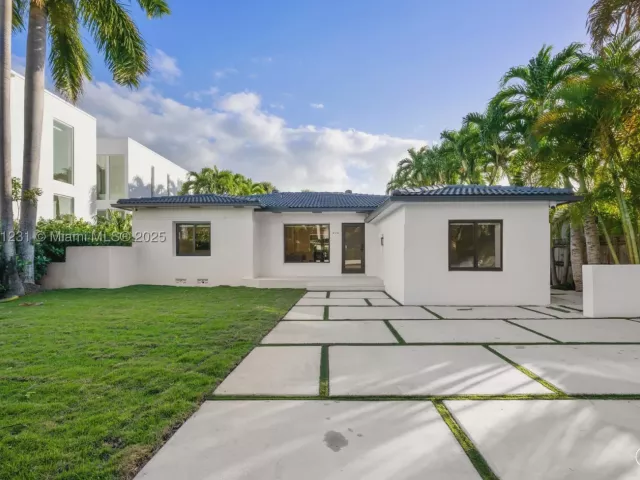 3-bedroom home for sale in Miami Beach - 900 W 47th Ct - MondialRealty