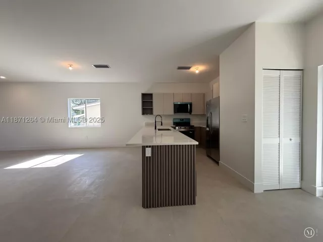 3-bedroom home for rent in Fort Lauderdale - 2788 NW 9th Pl 0 - MondialRealty