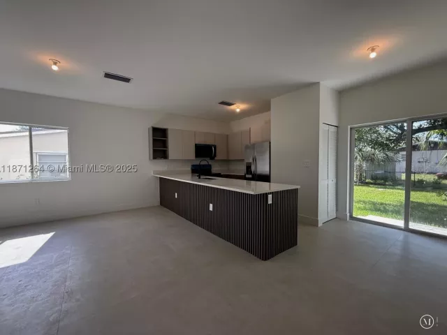 3-bedroom home for rent in Fort Lauderdale - 2788 NW 9th Pl 0 - MondialRealty
