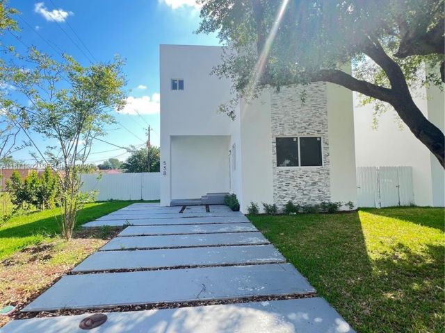 Home for rent at 538 NW 17th Ave 0 - photo 7532456