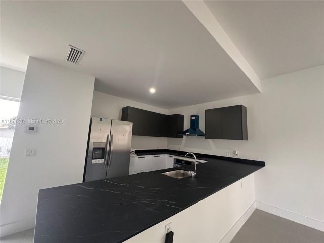 Home for rent at 538 NW 17th Ave 0 - photo 7532458