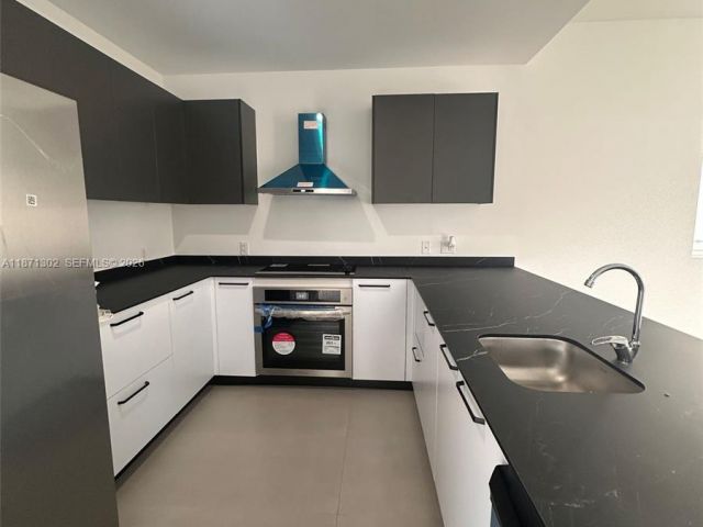 Home for rent at 538 NW 17th Ave 0 - photo 7532459