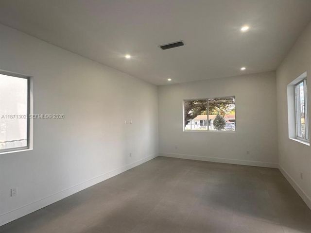 Home for rent at 538 NW 17th Ave 0 - photo 7532474