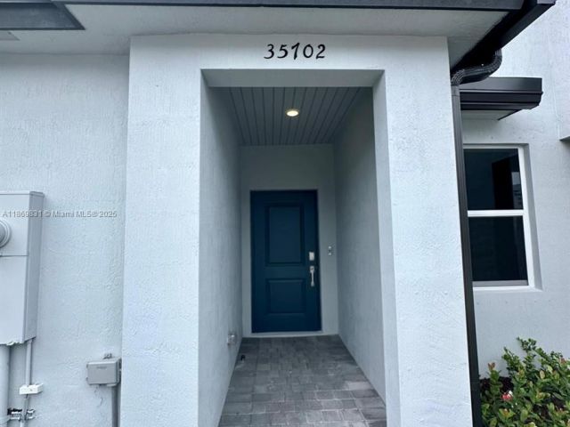 3-bedroom home for rent in Homestead - 35702 SW 178th Ct 35702 - MondialRealty