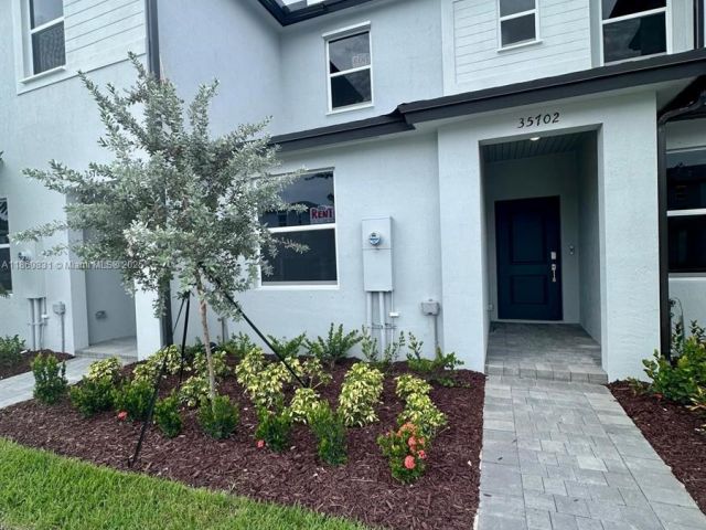 3-bedroom home for rent in Homestead - 35702 SW 178th Ct 35702 - MondialRealty