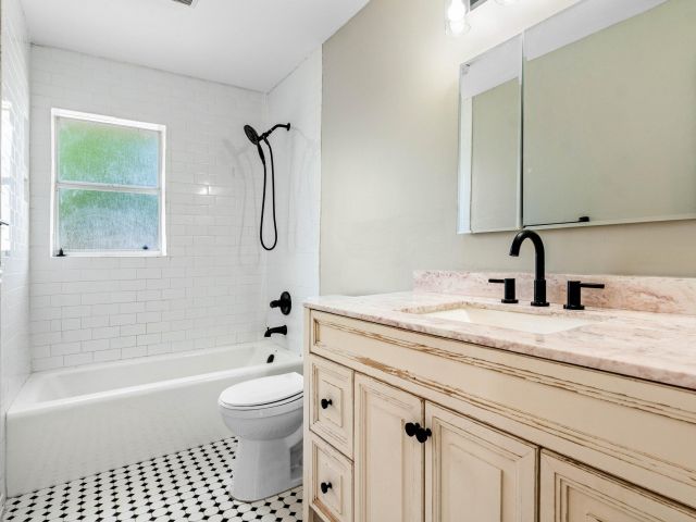 Home for sale at 602 Heron Drive - photo 6532782