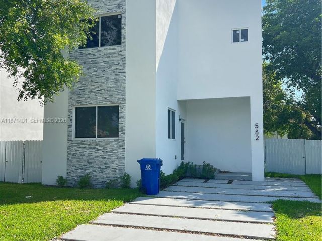 Home for rent at 532 NW 17th Ave 0 - photo 7532203