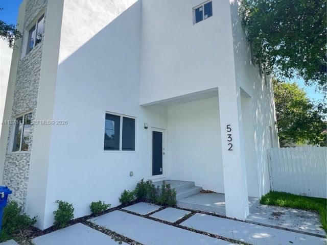 Home for rent at 532 NW 17th Ave 0 - photo 7532204