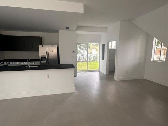 Home for rent at 532 NW 17th Ave 0 - photo 7532207