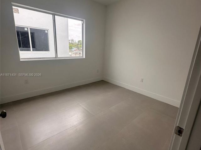 Home for rent at 532 NW 17th Ave 0 - photo 7532211